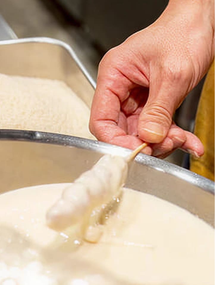 串カツあらたのスタッフや店内の様子