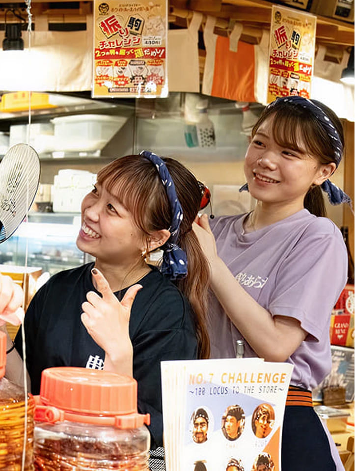 串カツあらたのスタッフや店内の様子